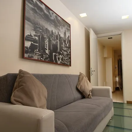 Modern Mansion * רומא